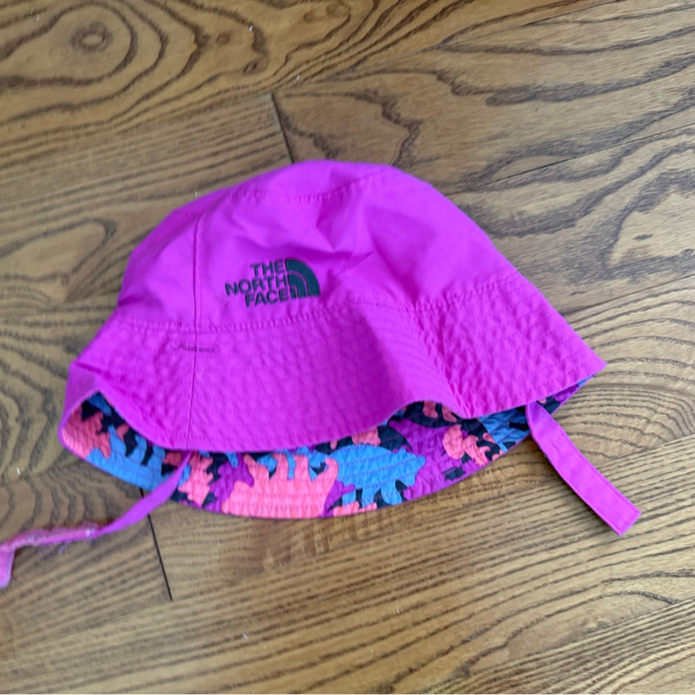 Like new UV The North Face Magenta Bucket Hat infants 12-24mth